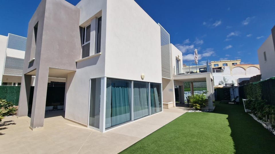 Villa Paraiso-Luxury Villa with Heated Pool Villa in Canary Islands
