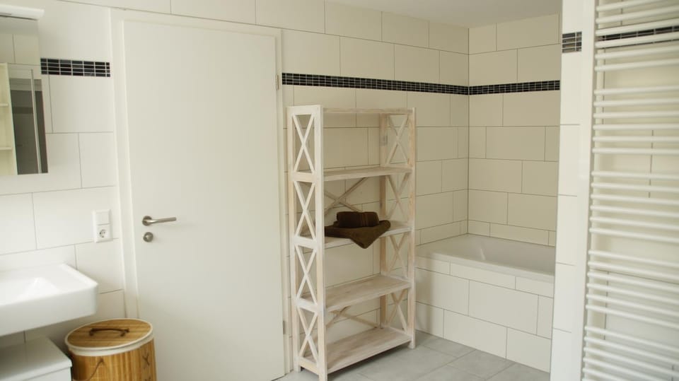 Bathroom, Decorative detail
