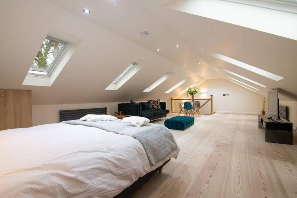 Luxury Coach house next to woodland in Knutsford House in England