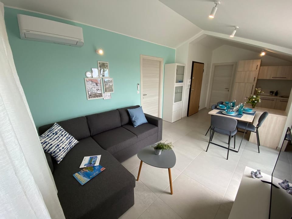 Living room, Seating area, Dining area, air conditioner