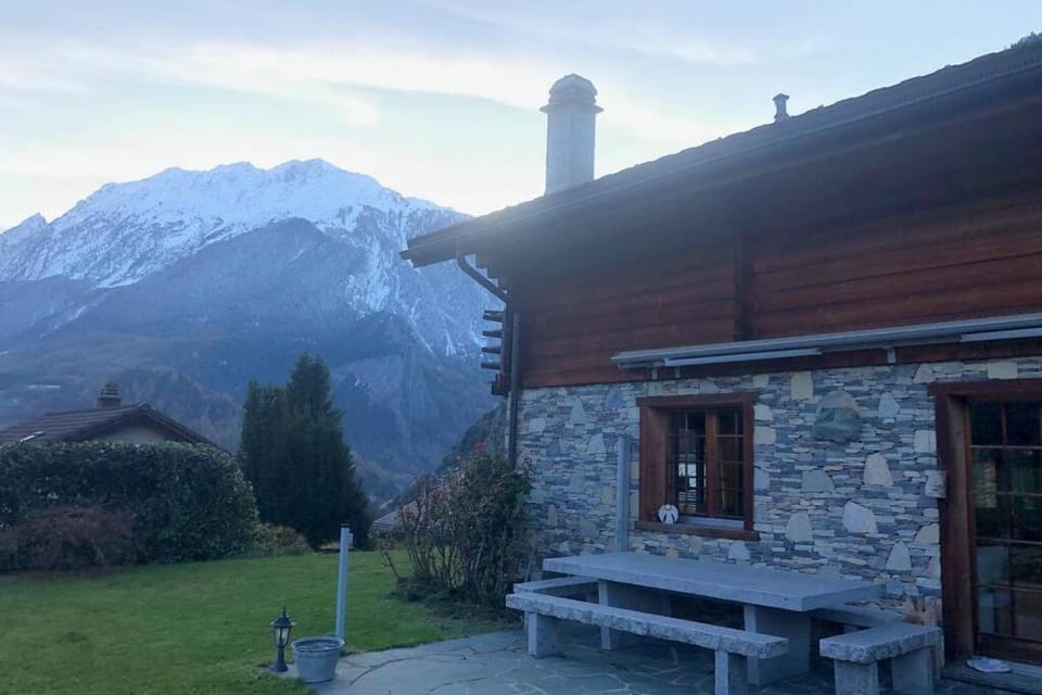 Chalet Edelweiss - Verbier, Mountain Views, Jacuzzi! Chalet in Canton of Valais