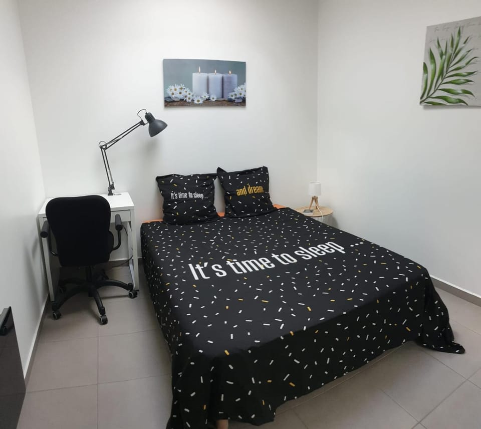 Bed, Photo of the whole room, Decorative detail