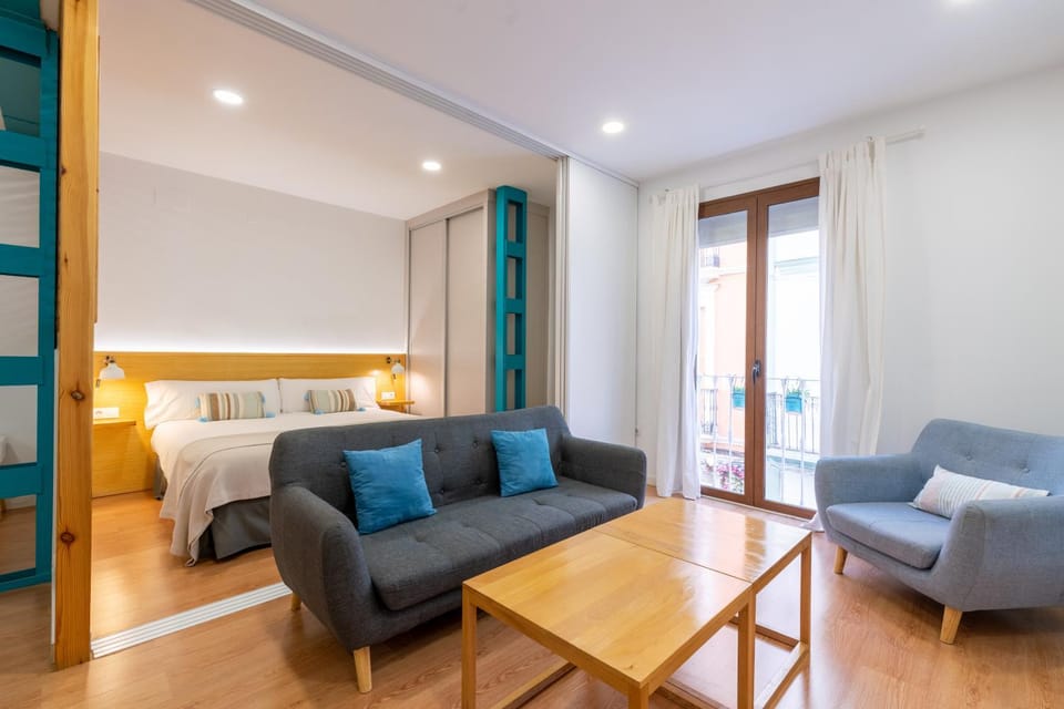 Living room, Photo of the whole room