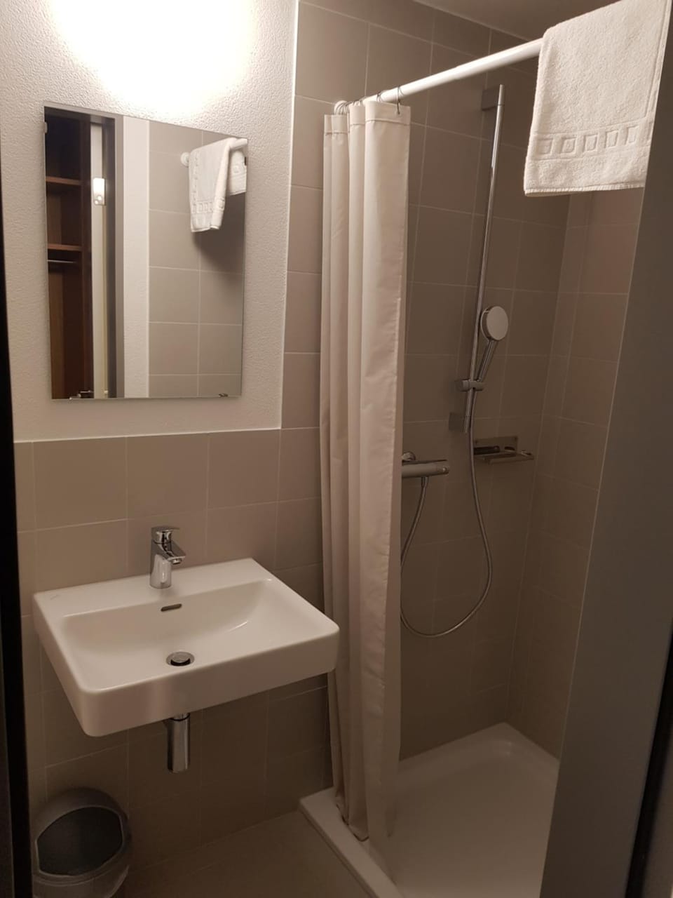 Shower, Bathroom, Decorative detail