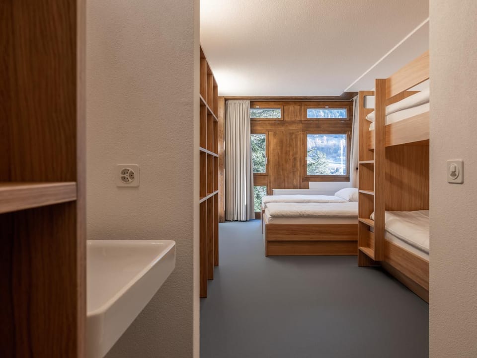 Bed, Photo of the whole room, Decorative detail, Decorative detail, Floor plan, bunk bed