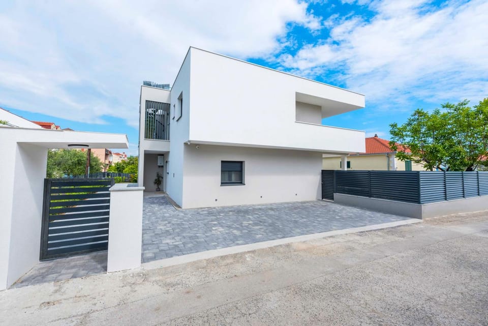 Property building, Facade/entrance