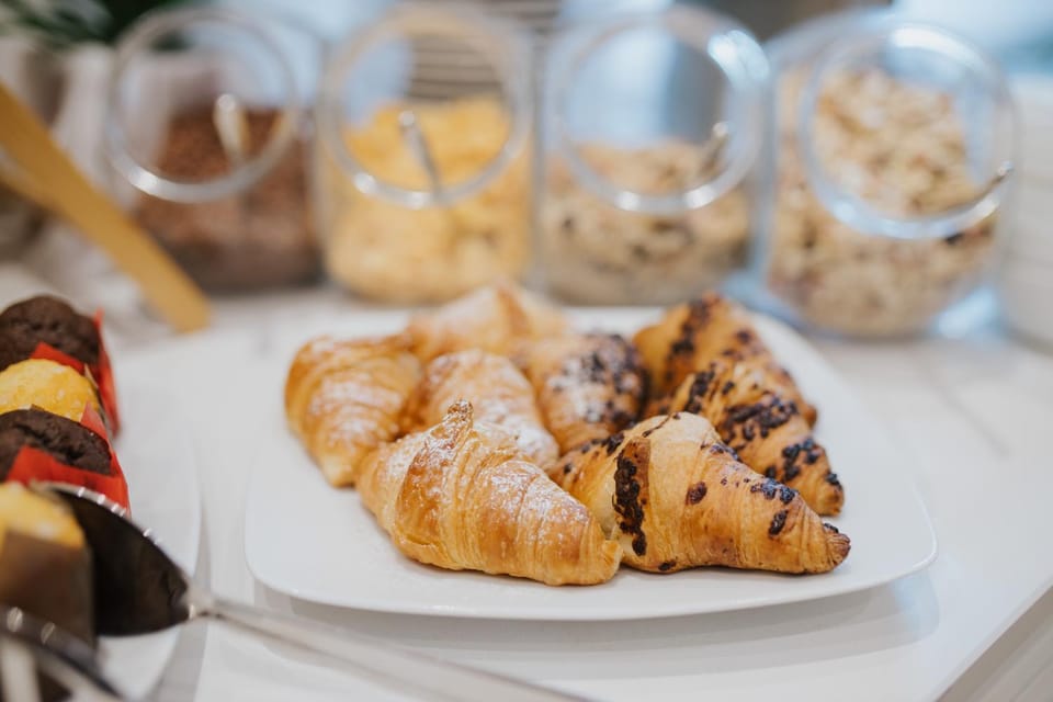 Food and drinks, Food, Breakfast, Continental breakfast, Buffet breakfast