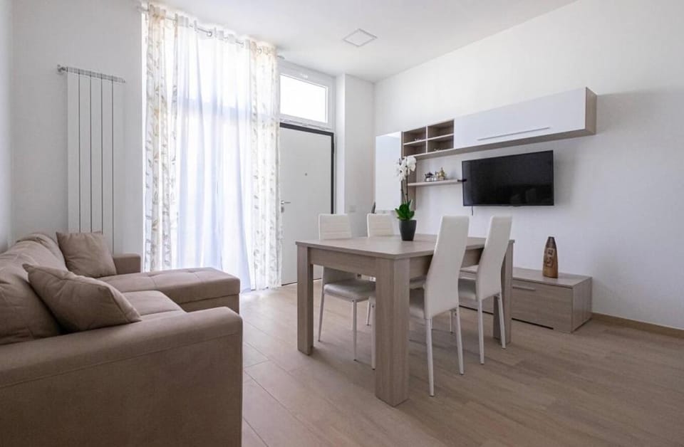 Le bougainvillea 2 Apartment in Lombardy