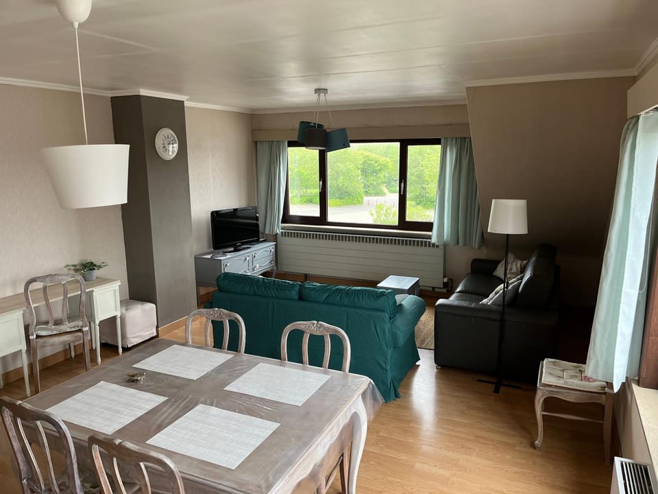 Living room, Seating area, Dining area