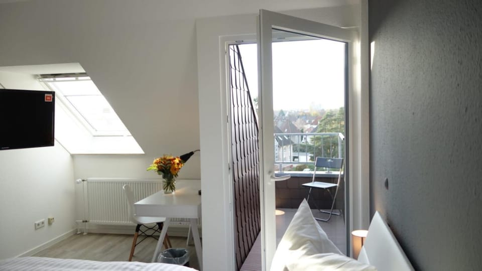 TV and multimedia, Balcony/Terrace, Photo of the whole room, Decorative detail