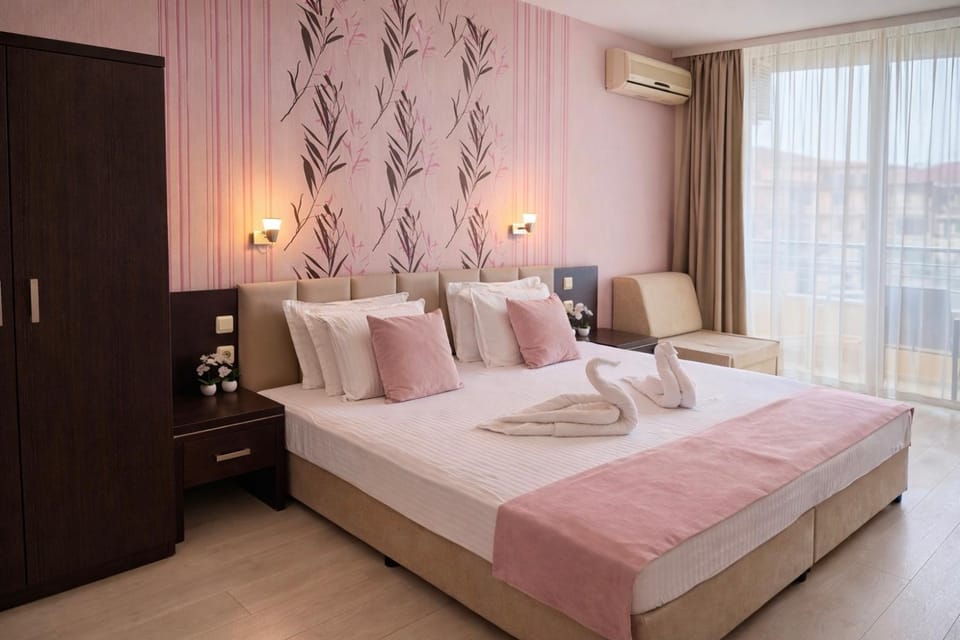 Bed, Photo of the whole room, Bedroom, towels, air conditioner
