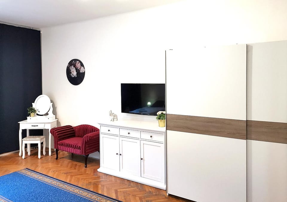 Communal lounge/ TV room, TV and multimedia, Living room