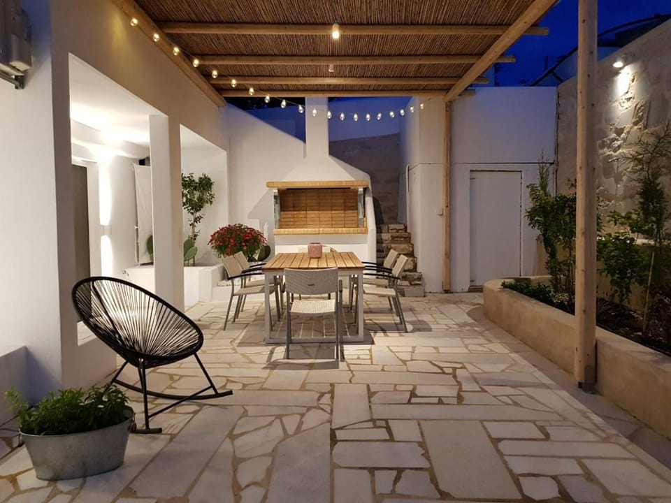 Property building, BBQ facilities, Balcony/Terrace