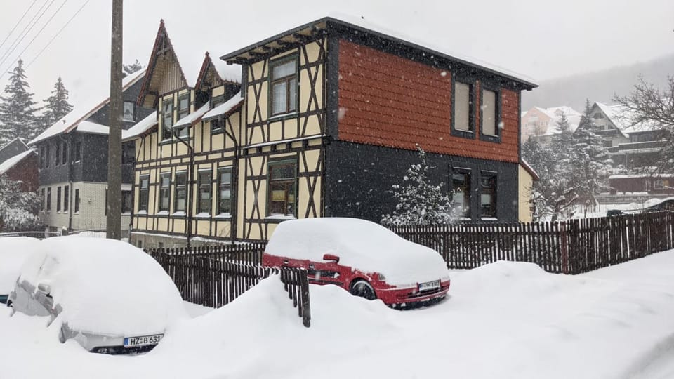 Property building, Winter, Parking
