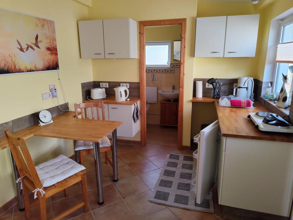 Kitchen or kitchenette, Seating area, Dining area, toaster