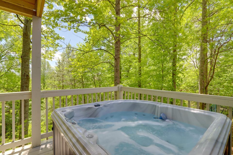 Blue Ridge Getaway w/ Hot Tub & Seasonal View! House in Blue Ridge