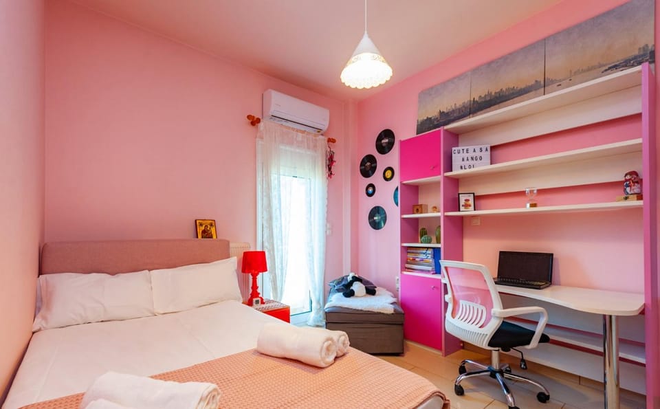 Bed, Living room, Bedroom