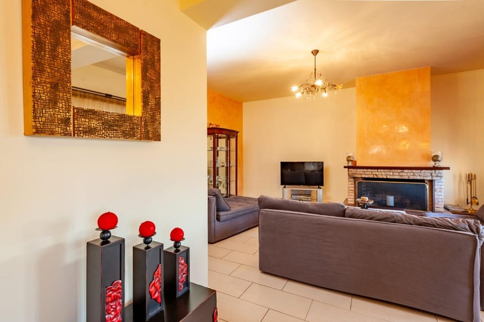 TV and multimedia, Living room, Seating area