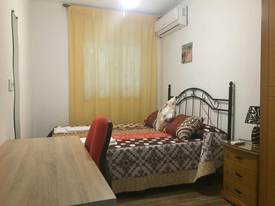 Photo of the whole room, Bedroom