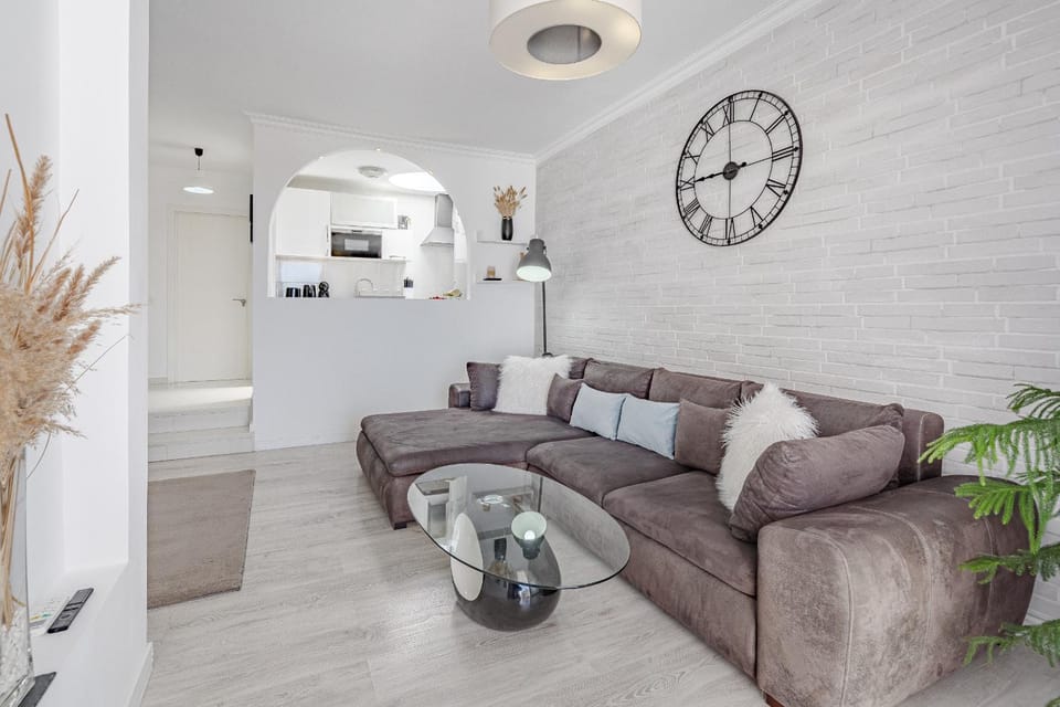 TV and multimedia, Kitchen or kitchenette, Living room, Seating area