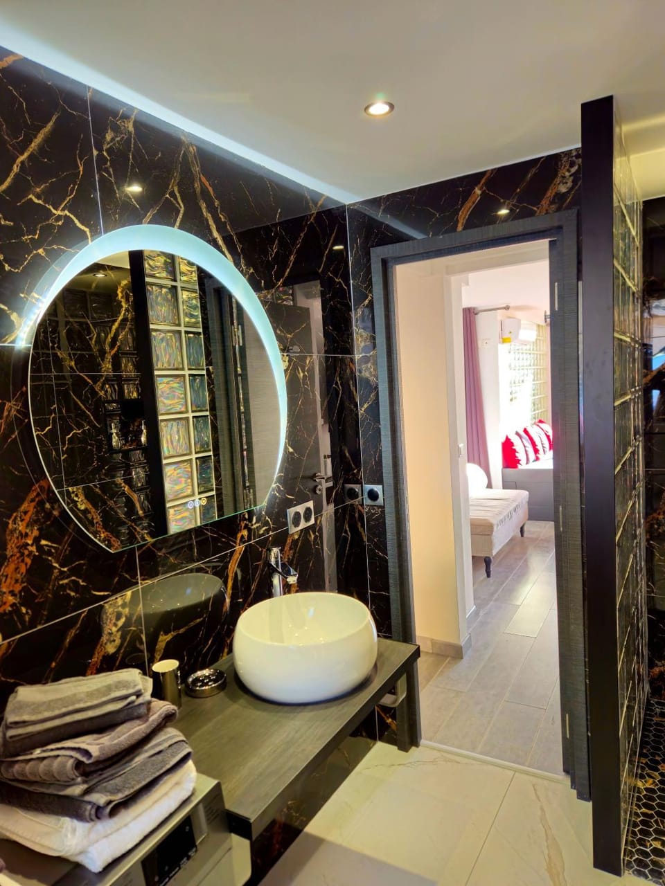 Bathroom, towels