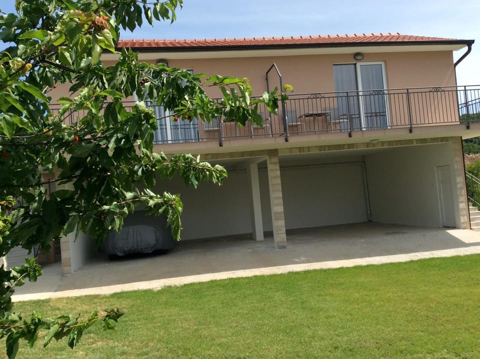 Property building, Balcony/Terrace