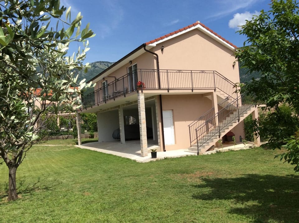 Property building, Day, Garden, Balcony/Terrace, Garden view