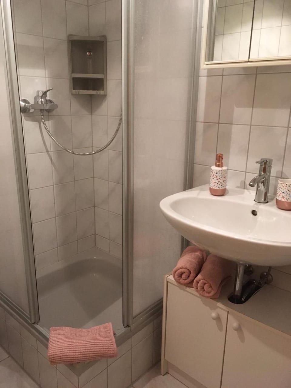 Shower, Bathroom, towels