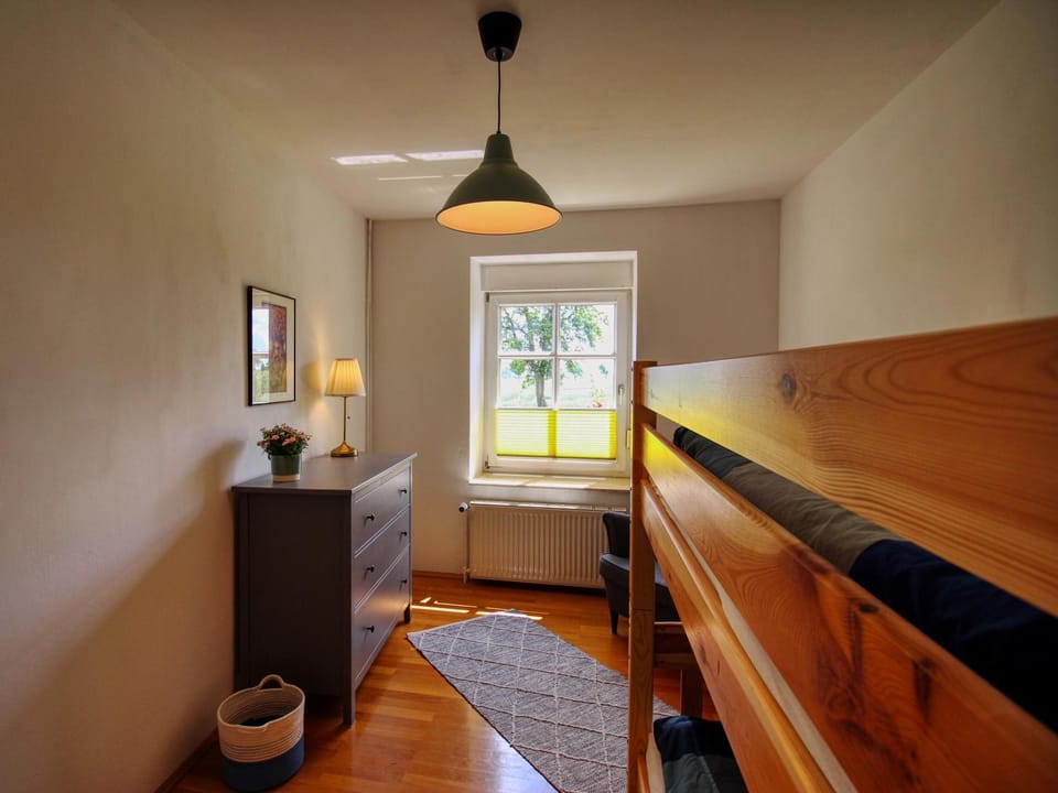 Bedroom, bunk bed