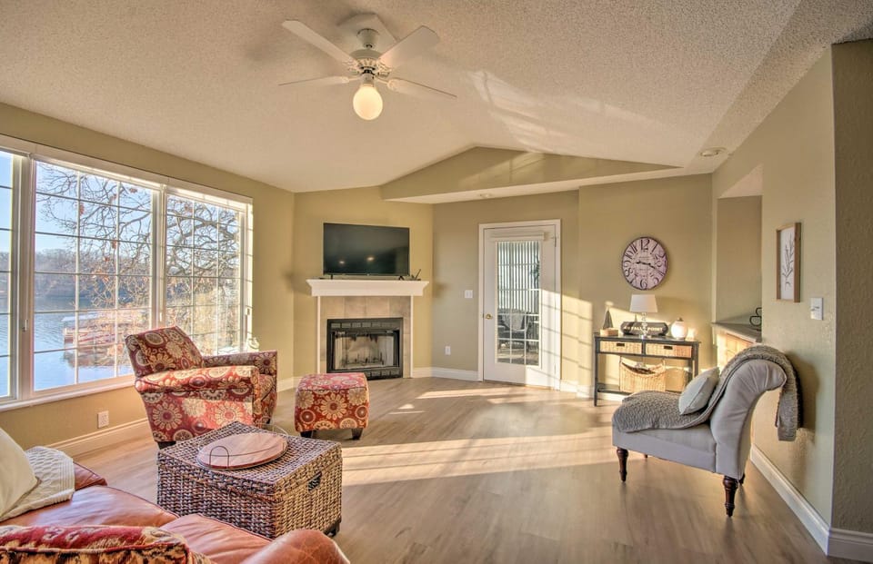 Private Dock! Waterfront Family Gem in Lake Ozark House in Lake of the Ozarks