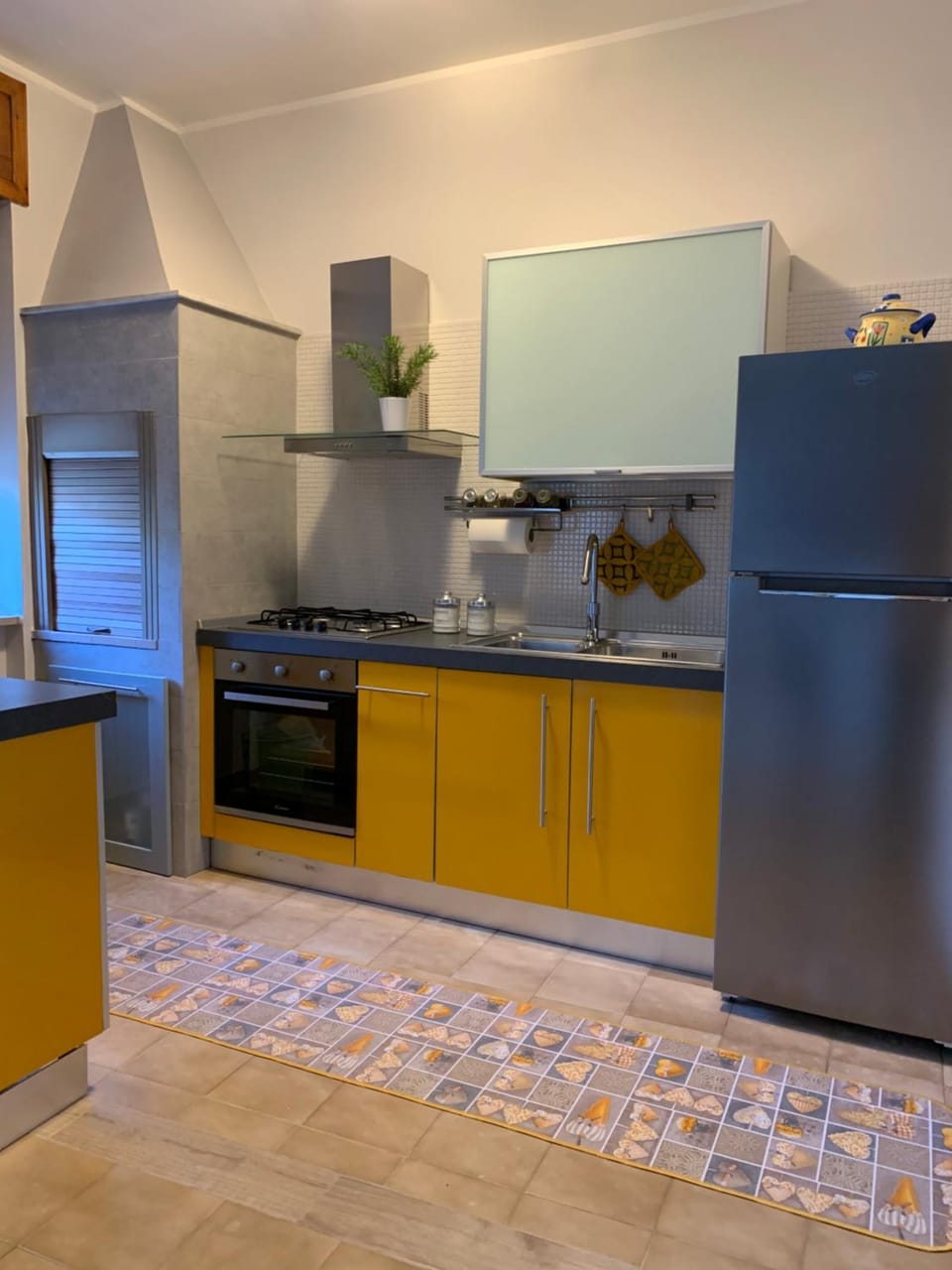 Kitchen or kitchenette, Communal kitchen