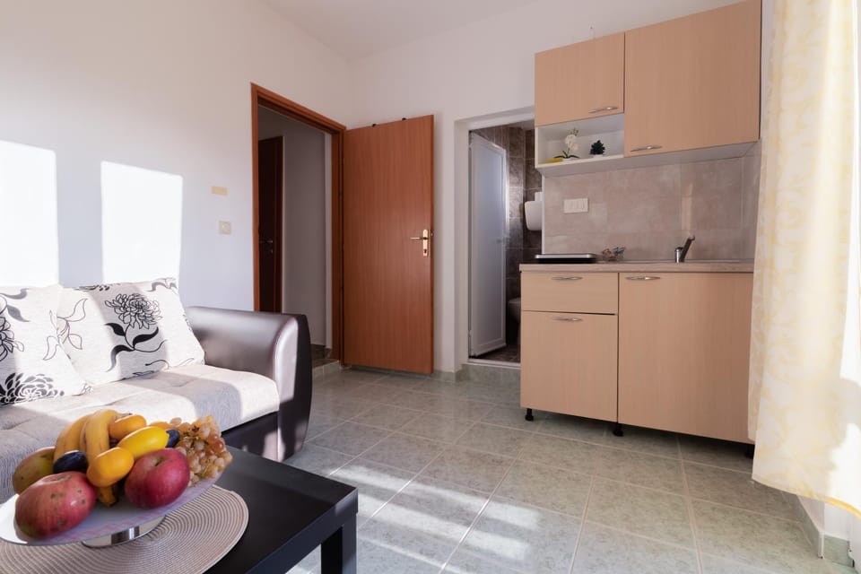 Kitchen or kitchenette, Living room
