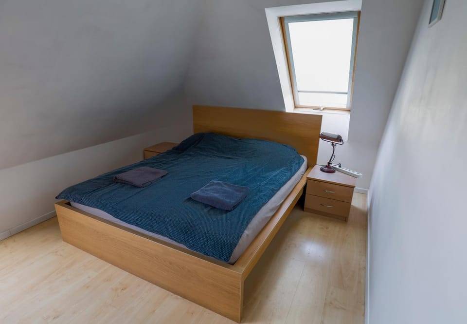 Bed, Photo of the whole room, Bedroom, towels