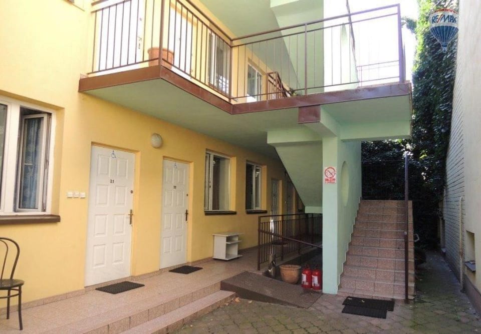 Property building, Facade/entrance, Balcony/Terrace