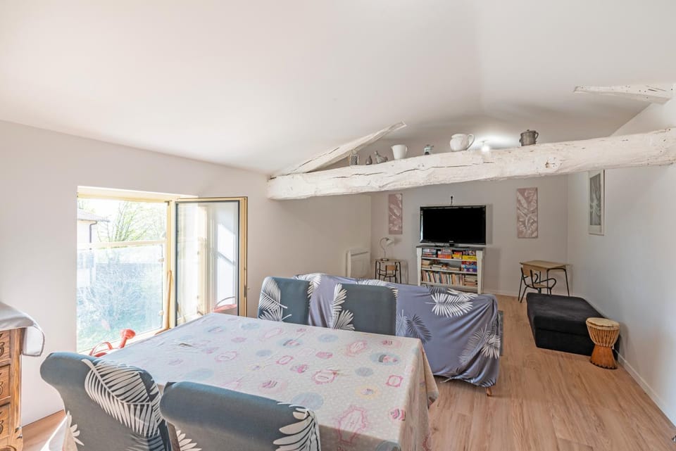 Communal lounge/ TV room, Living room, Seating area, Dining area