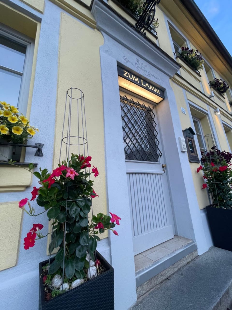 Hotel Zum Lamm Bed and Breakfast in Ansbach