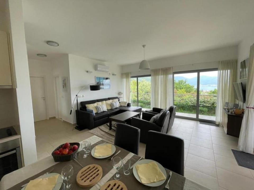 Patio, Spring, Location, Parking