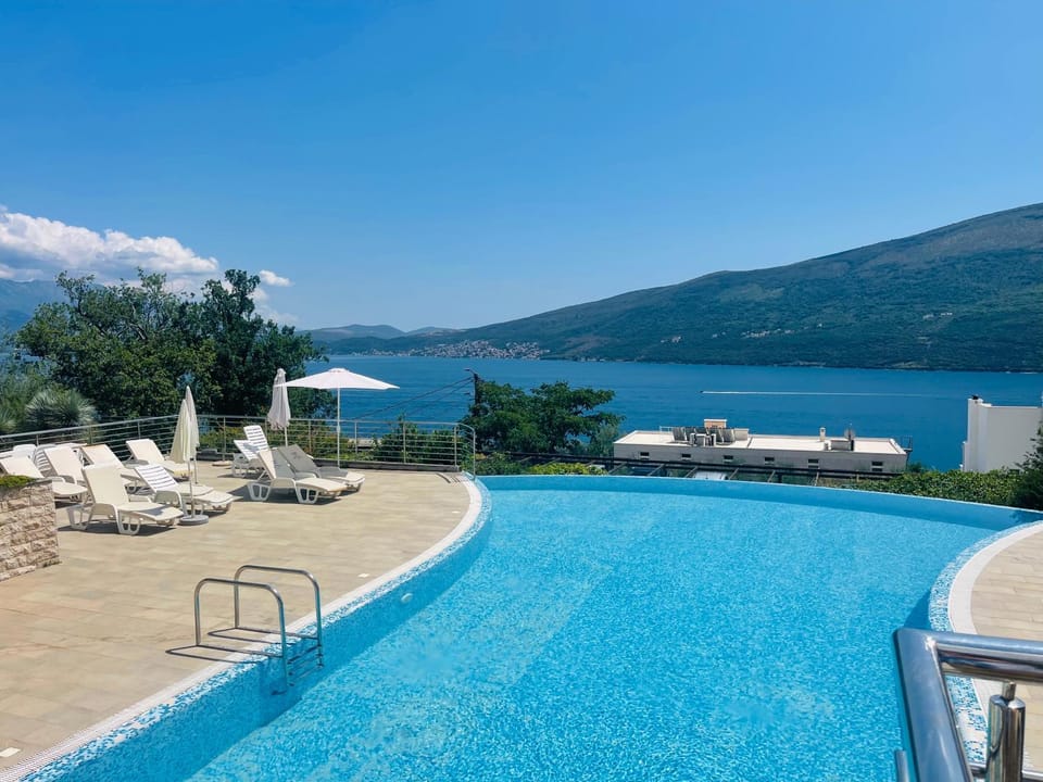 Day, Natural landscape, Mountain view, Swimming pool, sunbed