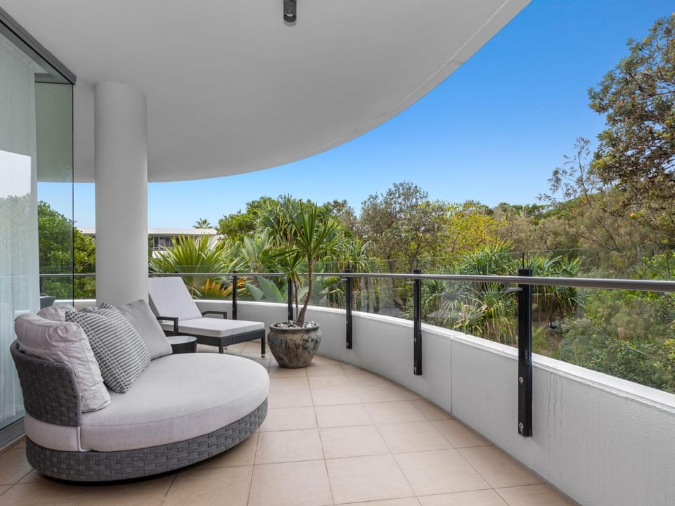 Patio, Spring, Day, Natural landscape, Garden, View (from property/room), Balcony/Terrace, Seating area, Garden view