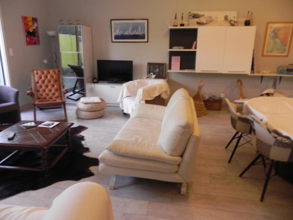 Communal lounge/ TV room, Living room