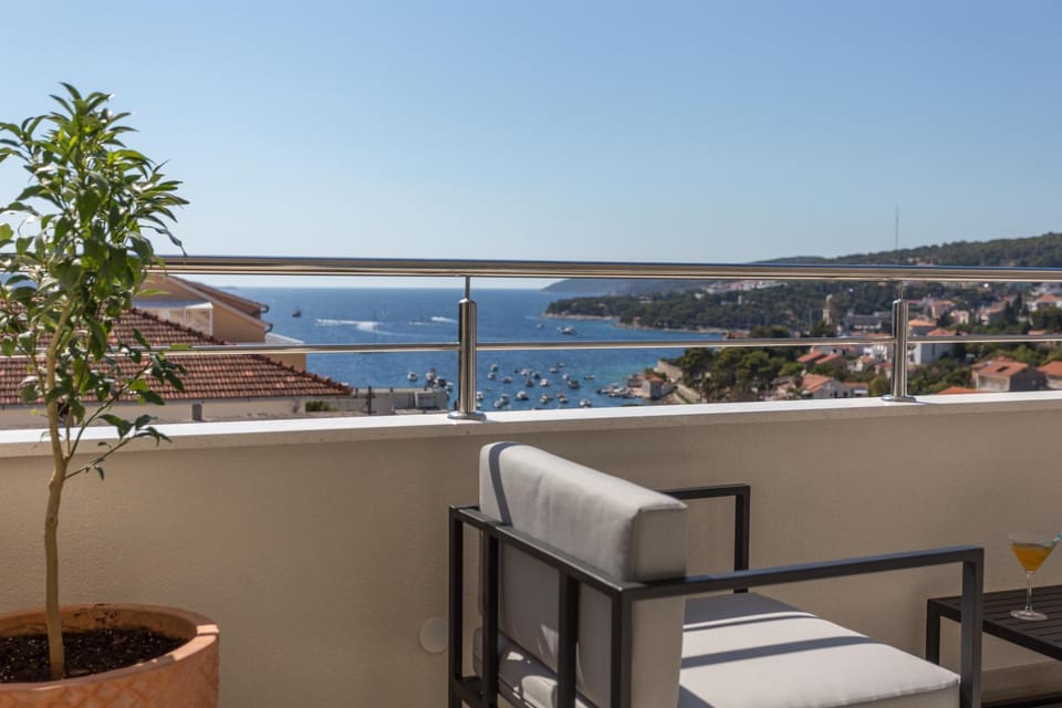 Golden View Penthouse Apartment in Hvar