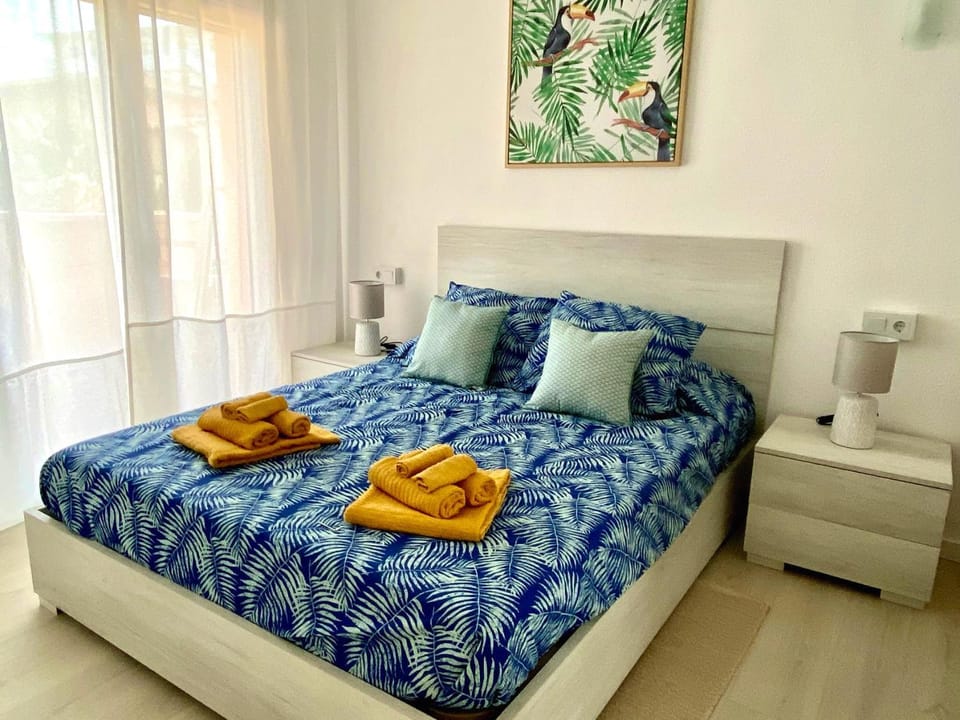 Bed, Photo of the whole room, Garden view, locker, air conditioner