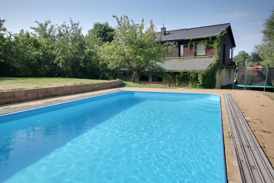 Property building, Garden, Swimming pool, Sports