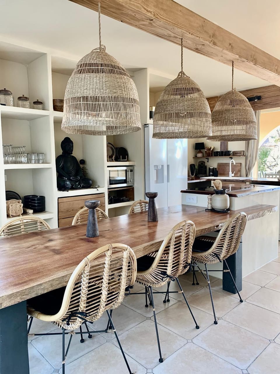 Seating area, Dining area, kitchen