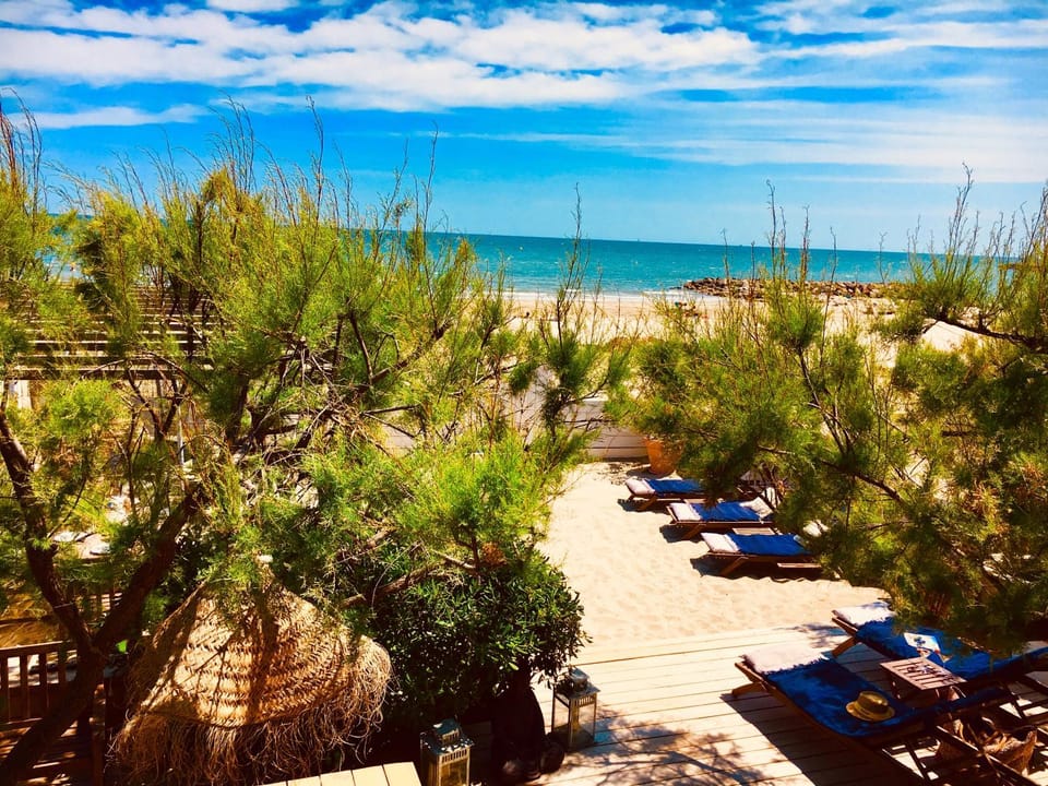 Patio, Day, Natural landscape, Beach, Sea view, Open Air Bath, sunbed