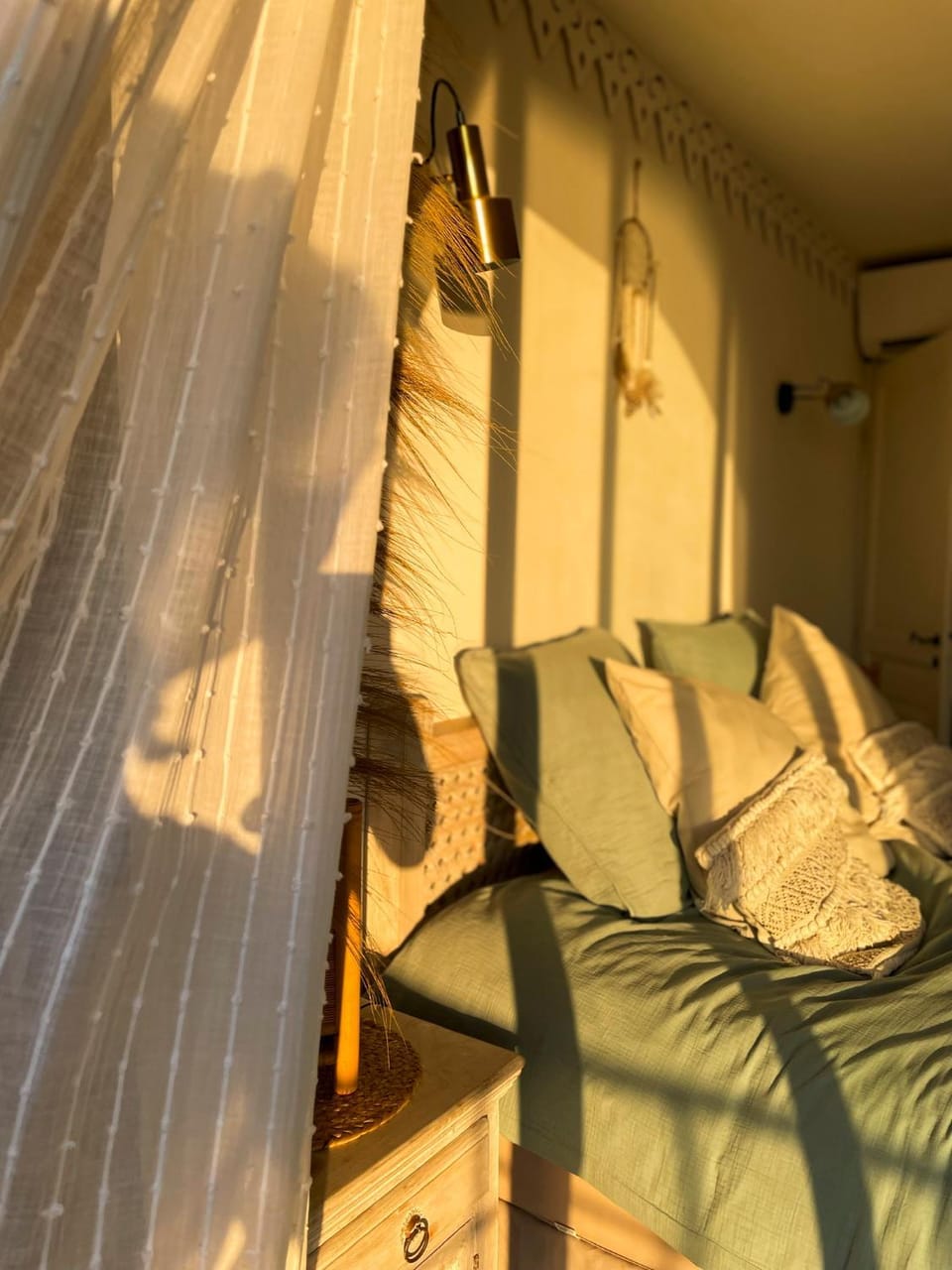 Bed, Bedroom, Sea view, Sunrise