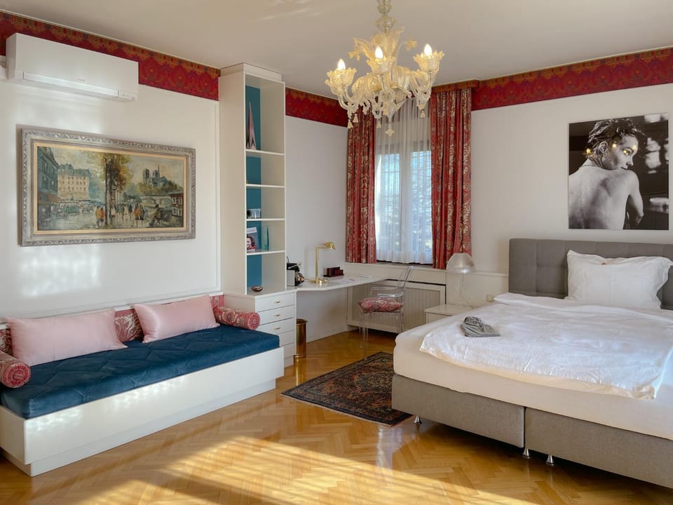 Photo of the whole room