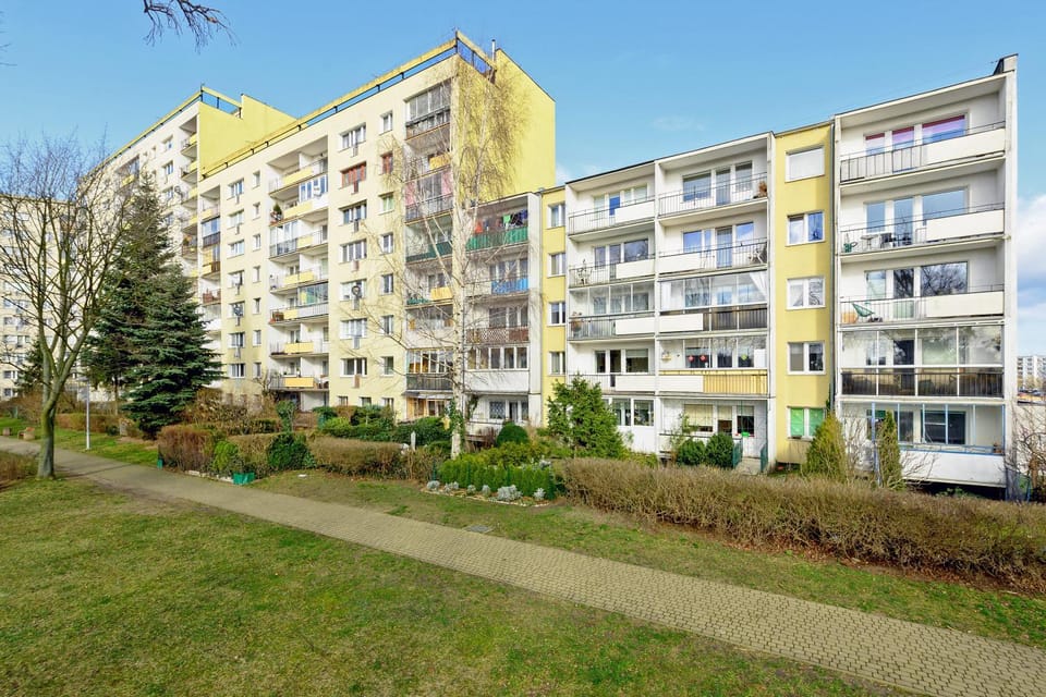Property building, Neighbourhood
