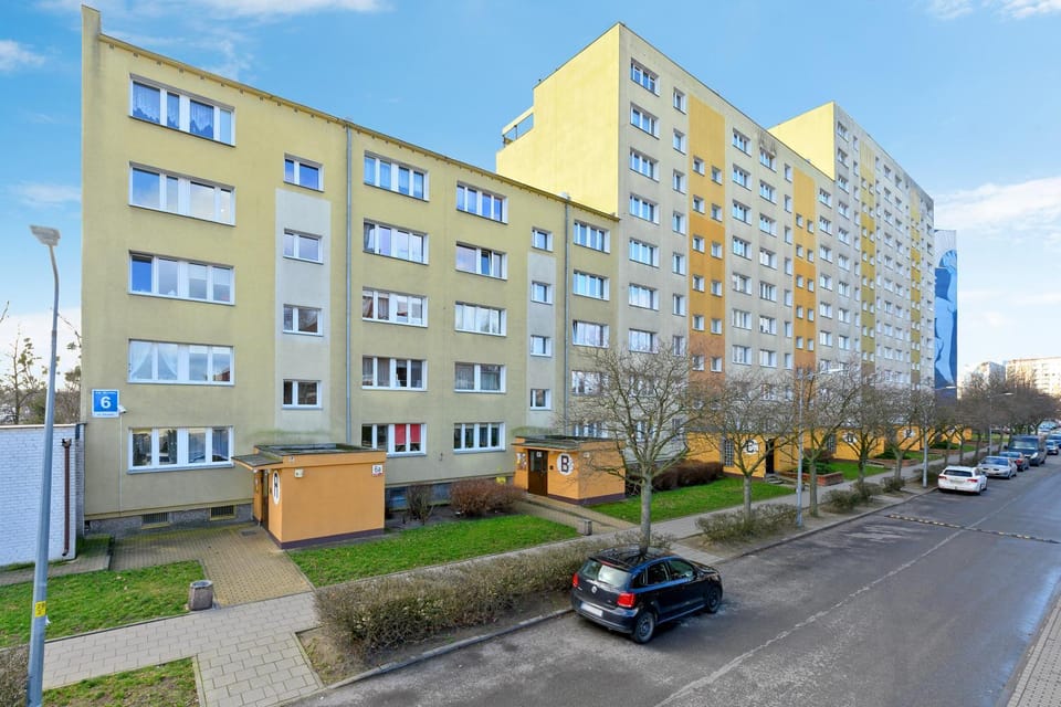 Property building, Neighbourhood