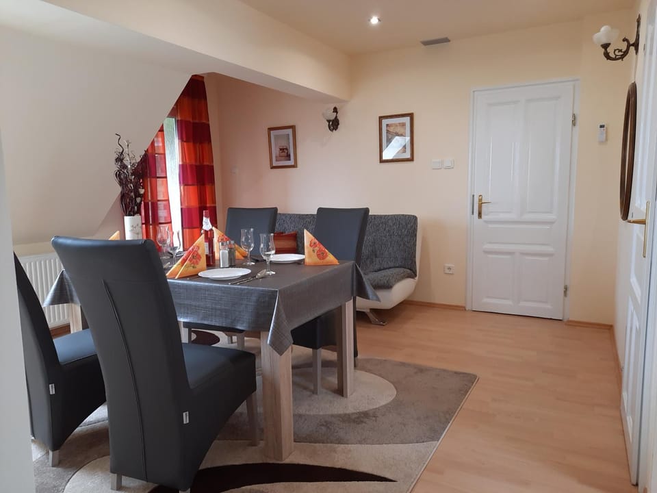 Living room, Dining area